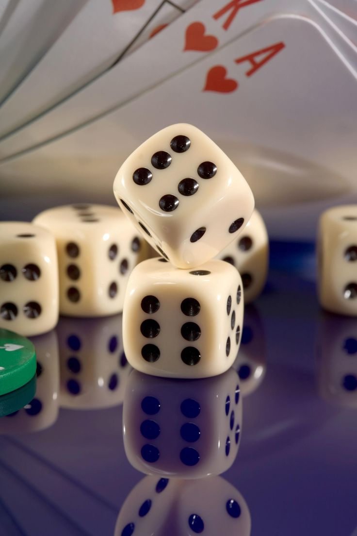 Layar permainan arcade dengan mekanisme prediksi interaktif